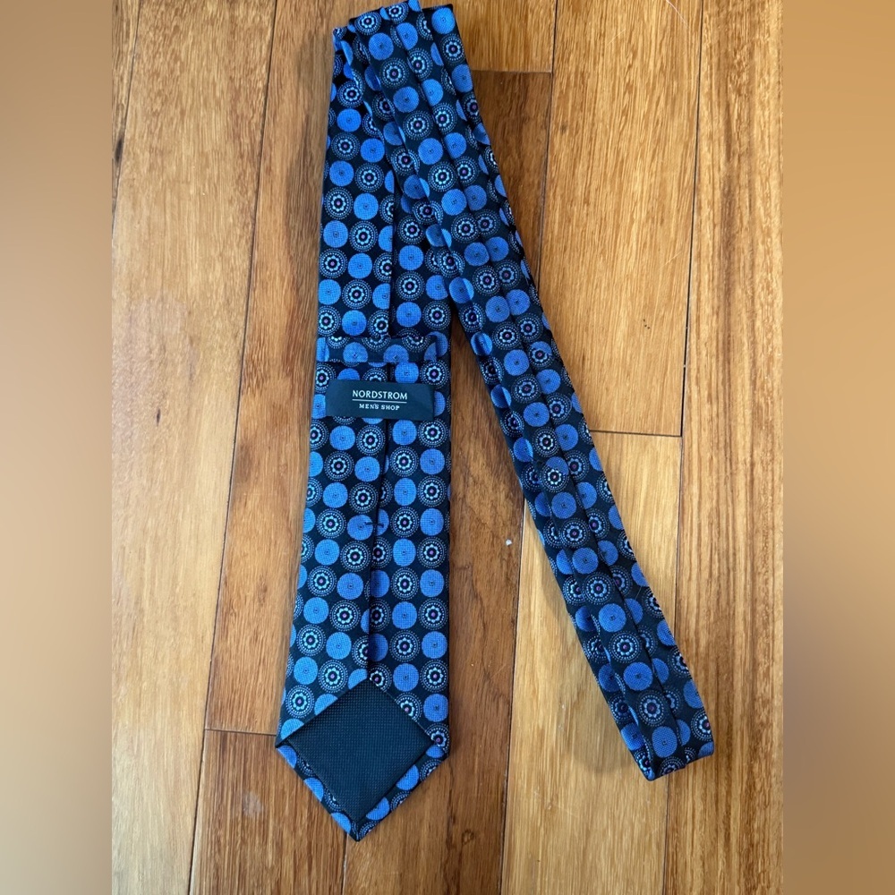 NWOT Nordstrom Men’s Shop Blue Medallion Silk Tie Black Geometric - Picture 3 of 5
